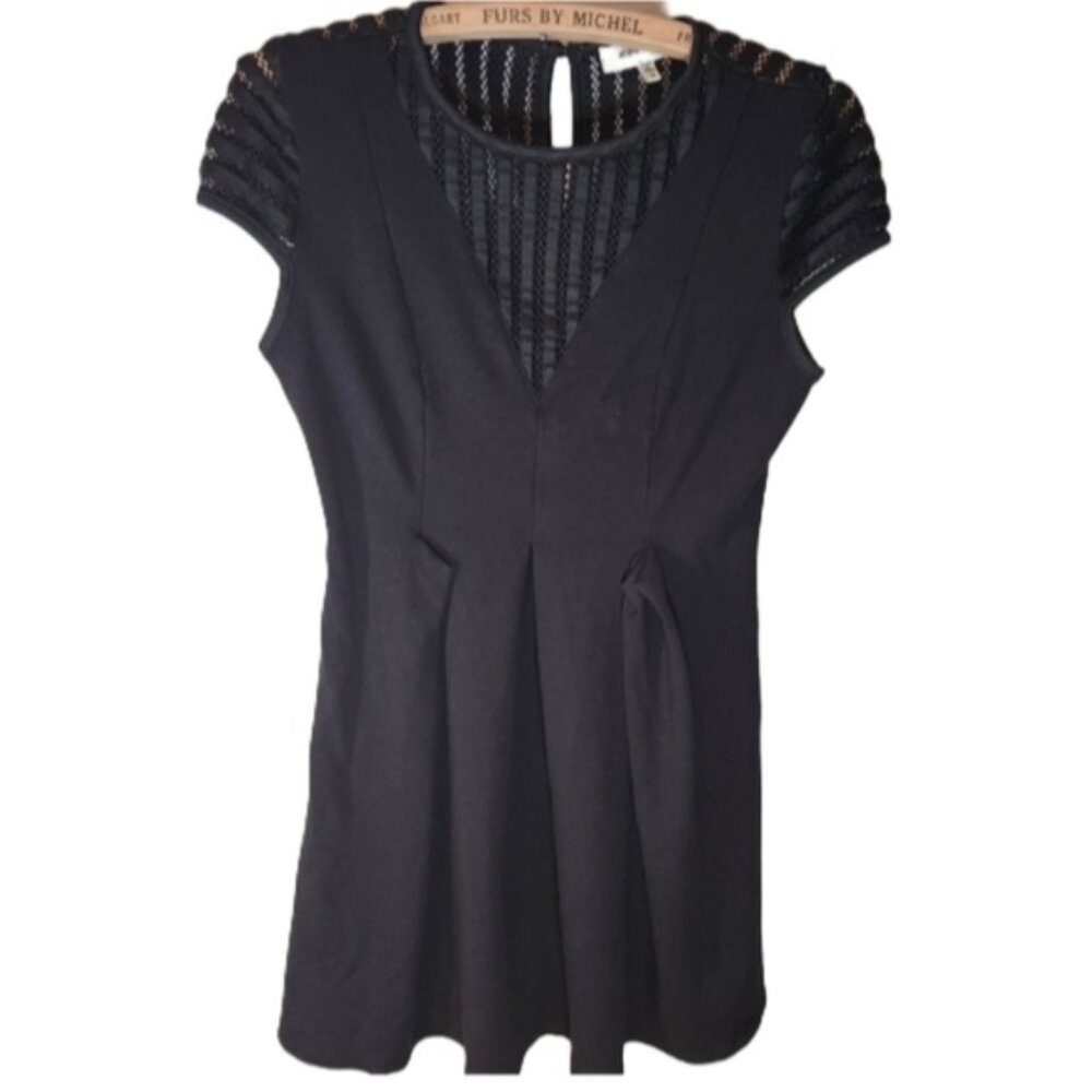 Monteau size small with stretch little black dress unique